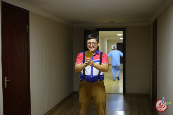 Умар Шамсиев эркатойига бағишлаб қўшиқ куйлади