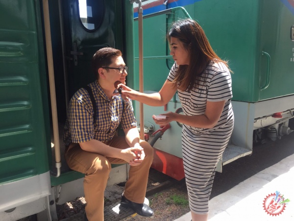 Умар Шамсиев эркатойига бағишлаб қўшиқ куйлади