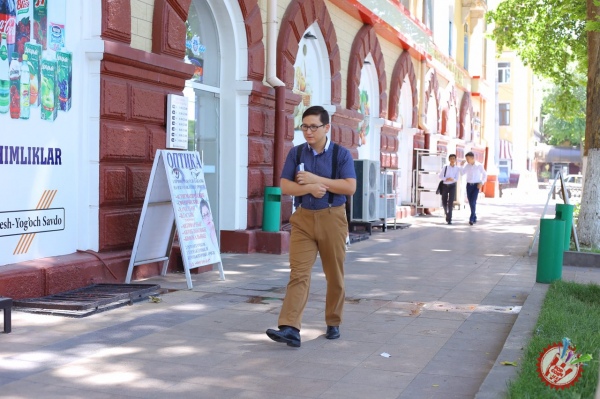 Умар Шамсиев эркатойига бағишлаб қўшиқ куйлади