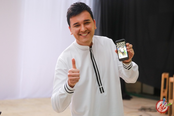 Сардор Раҳимхон “Онам” қўшиғи учун видеоклип суратга олдирди