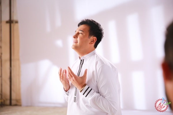 Сардор Раҳимхон “Онам” қўшиғи учун видеоклип суратга олдирди