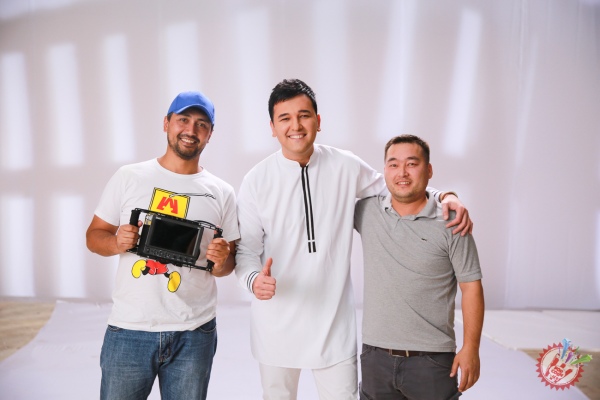 Сардор Раҳимхон “Онам” қўшиғи учун видеоклип суратга олдирди