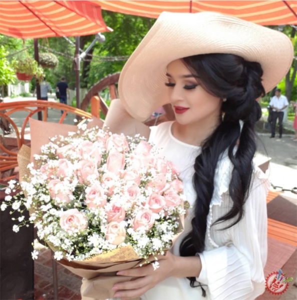 Фарҳод ва Ширин янги ижод маҳсулини тақдим қилиш арафасида 