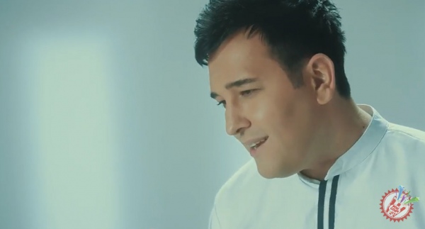 Сардор Раҳимхон \"Онам\"клипини намойиш қилди