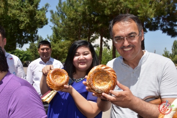 “Буюк халқимизга издош, биз ёшлар!”