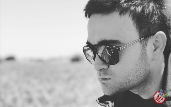 Шоҳруҳхон "Ёнингдаман" қўшиғи учун видеоклип суратга олдирди