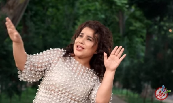 Юлдуз Усмонова янги видеоклипини премьера қилди