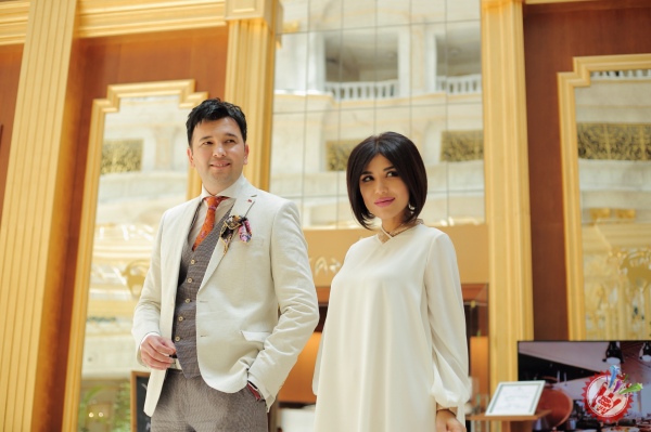 Сардор Раҳимхон ва Манзурадан яна бир туҳфа