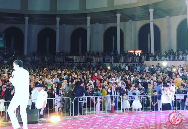 Улуғбек Раҳматуллаев Тожикистонда яккахон концерт дастурини тақдим қилди