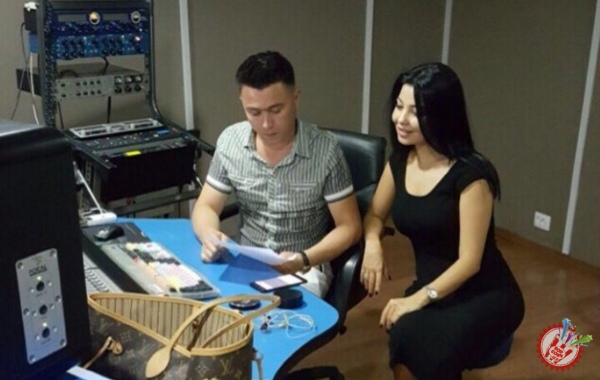 Сардор Раҳимхон энди \"Шаҳноза\"ларга бағишлаб қўшиқ куйлади