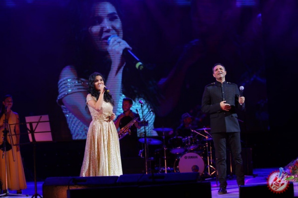 "Истиқлол" саҳнасида Нилуфар Усмонова Рафет Эл Роман билан дуэт куйлади