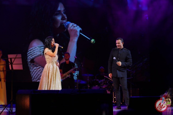 "Истиқлол" саҳнасида Нилуфар Усмонова Рафет Эл Роман билан дуэт куйлади