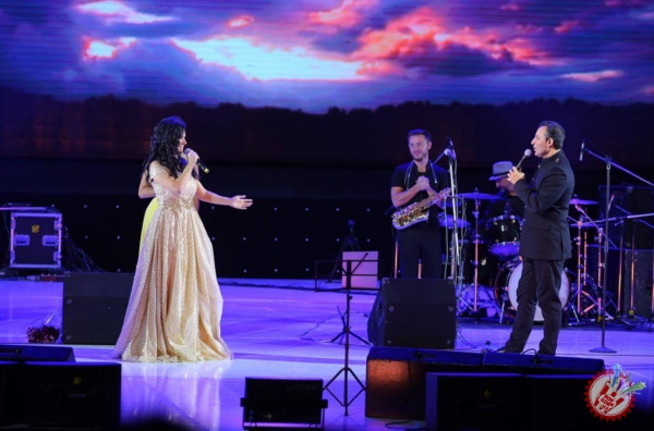 "Истиқлол" саҳнасида Нилуфар Усмонова Рафет Эл Роман билан дуэт куйлади