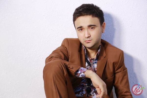 Шоҳруҳхон янги қўшиғини тақдим этади