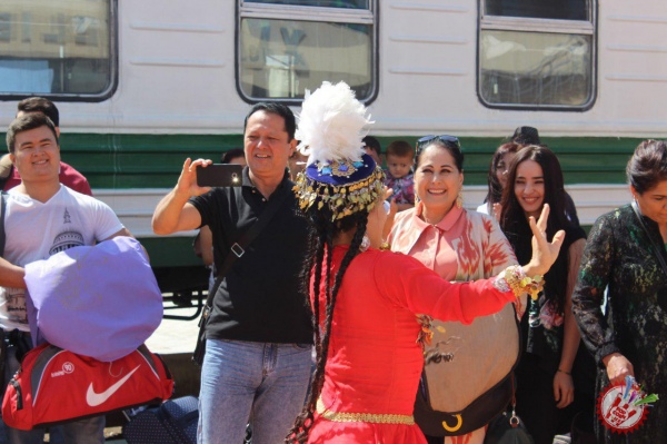 “Буюк келажагимизни мард ва олижаноб халқимиз билан бирга қурамиз!” тарғибот тадбирлари Хоразмда бошланди.