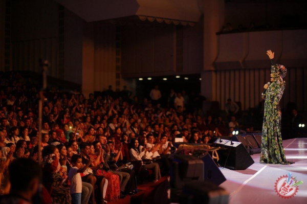 "Мавсум хитлари" тақдимот маросимидан фоторепортаж