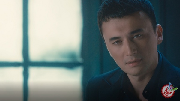 Улуғбек Раҳматуллаевдан видеопремьера \"Ёнимда\"