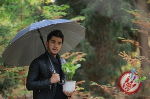 Сарвар ва Комил "Бахтли бўл" таронаси учун видеоклип суратга олдирди