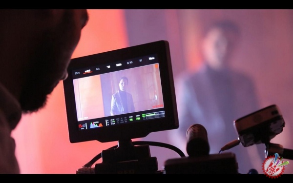 Хонанда Баҳром Назаров ердан 50 метрча баландликда клип суратга олдирди