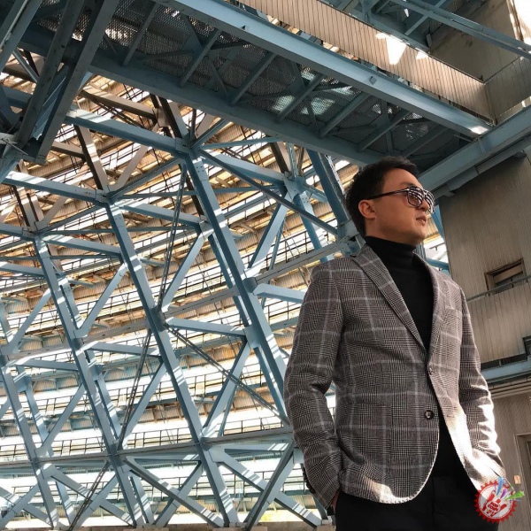 Хонанда Баҳром Назаров ердан 50 метрча баландликда клип суратга олдирди