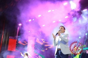 Баҳром Назаровнинг яккахон концерт дастуридан фоторепортаж