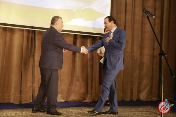 Маданият ходимларига \"Ўзбекистон Конституциясига 25 йил\" эсдалик нишони топширилди