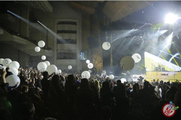 Тошкентда Энрике Иглесиаснинг яккахон концерти бўлиб ўтди