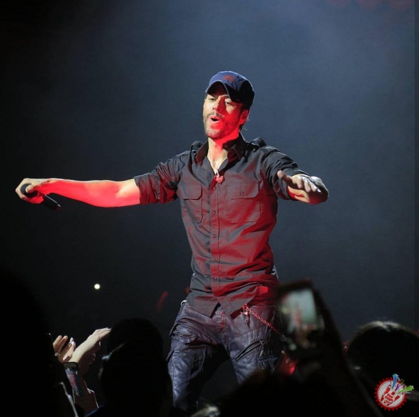 Тошкентда Энрике Иглесиаснинг яккахон концерти бўлиб ўтди