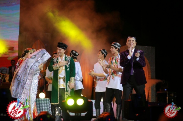 Устоз санъаткор Шерали Жўраевнинг яккахон концерт дастуридан фоторепортаж