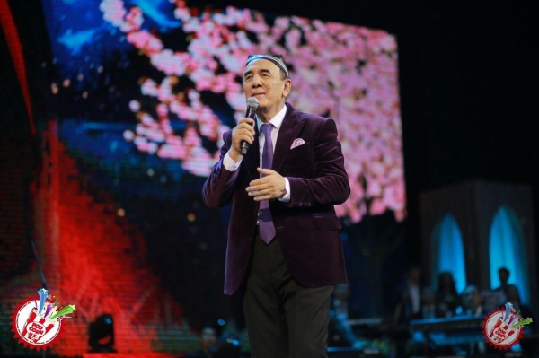 Устоз санъаткор Шерали Жўраевнинг яккахон концерт дастуридан фоторепортаж