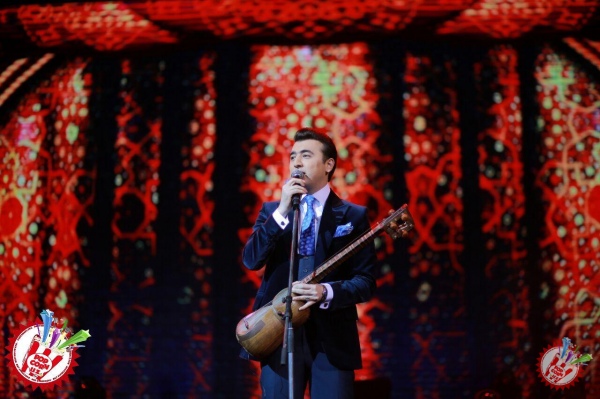 Устоз санъаткор Шерали Жўраевнинг яккахон концерт дастуридан фоторепортаж