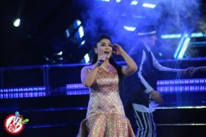 Шоҳруҳхоннинг "Ёнингдаман" номли яккахон концерт дастури бўлиб ўтмоқда