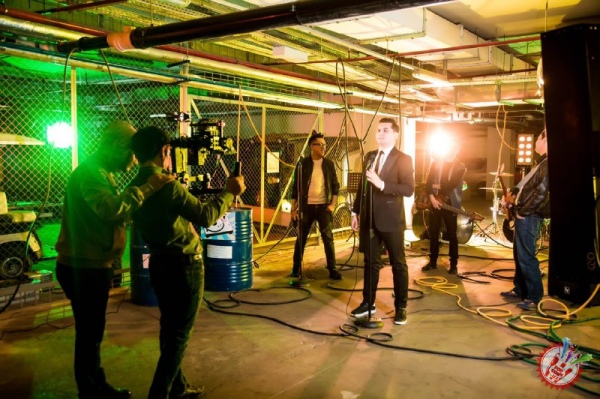 OAZIS гуруҳи янги видеоклип суратга олдирди