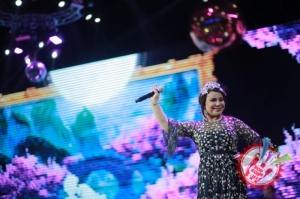 Юлдуз Усмонованинг "Сен ва мен учун" номли жонли ижродаги концертидан фоторепортаж