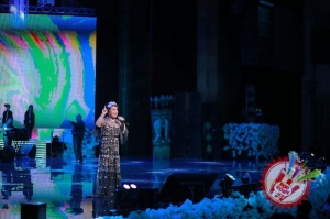 Юлдуз Усмонованинг "Сен ва мен учун" номли жонли ижродаги концертидан фоторепортаж