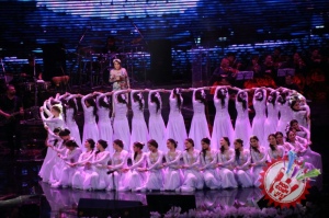 Юлдуз Усмонованинг "Сен ва мен учун" номли жонли ижродаги концертидан фоторепортаж