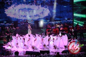 Юлдуз Усмонованинг "Сен ва мен учун" номли жонли ижродаги концертидан фоторепортаж