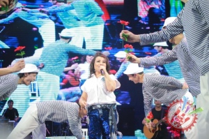 Юлдуз Усмонованинг "Сен ва мен учун" номли жонли ижродаги концертидан фоторепортаж