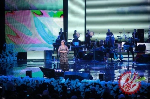 Юлдуз Усмонованинг "Сен ва мен учун" номли жонли ижродаги концертидан фоторепортаж