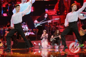 Юлдуз Усмонованинг "Сен ва мен учун" номли жонли ижродаги концертидан фоторепортаж