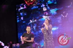 Юлдуз Усмонованинг "Сен ва мен учун" номли жонли ижродаги концертидан фоторепортаж