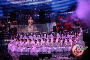 Юлдуз Усмонованинг "Сен ва мен учун" номли жонли ижродаги концертидан фоторепортаж