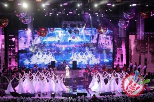 Юлдуз Усмонованинг "Сен ва мен учун" номли жонли ижродаги концертидан фоторепортаж