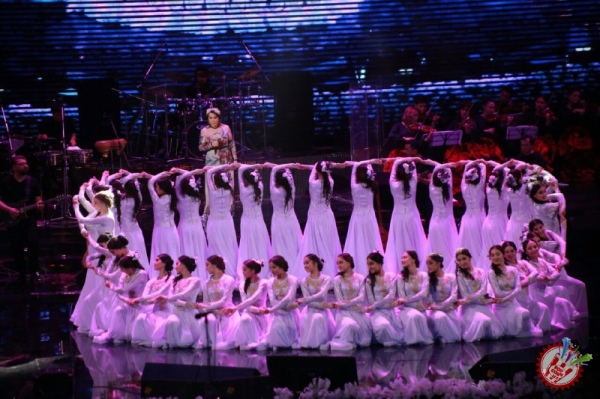 Юлдуз Усмонованинг “Сен ва мен учун” номли концертидан батафсил