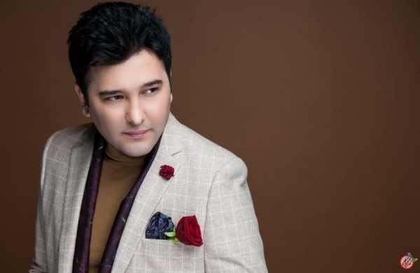 Сардор Раҳимхондан байрамона премьера