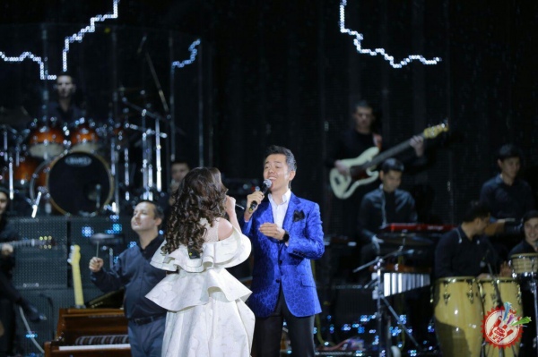 Шарқ гуруҳининг "Икки юрак" номли концерт дастуридан