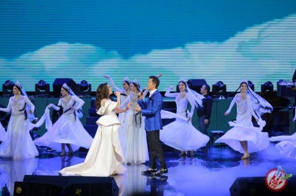 Шарқ гуруҳининг "Икки юрак" номли концерт дастуридан