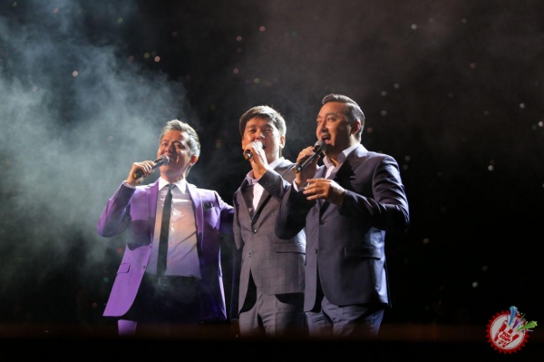 Шарқ гуруҳининг "Икки юрак" номли концерт дастуридан