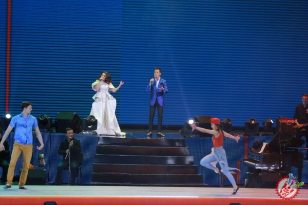 Шарқ гуруҳининг "Икки юрак" номли концерт дастуридан