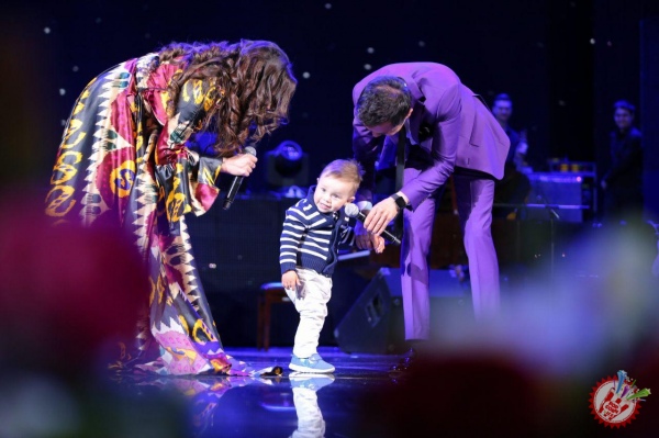 Шарқ гуруҳининг "Икки юрак" номли концерт дастуридан